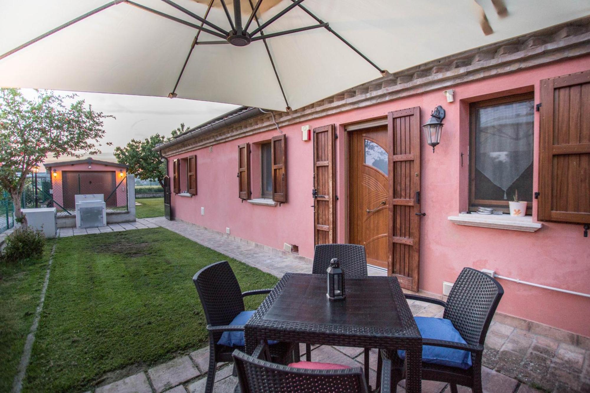 Casa Di Marco E Kaila Hotel Tavullia Bagian luar foto